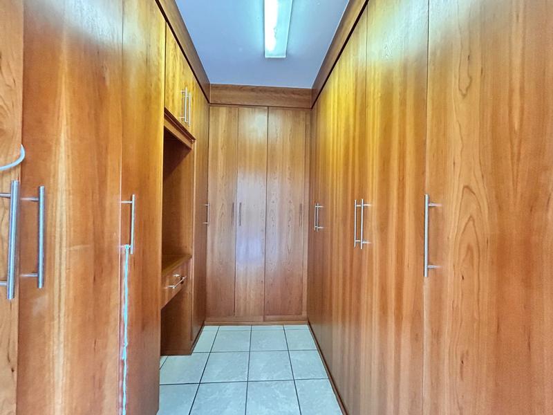 5 Bedroom Property for Sale in Birdwood Estate North West